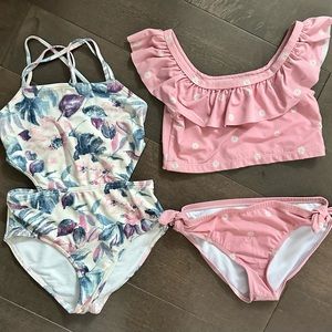 Girls swimsuit - size 7/8
